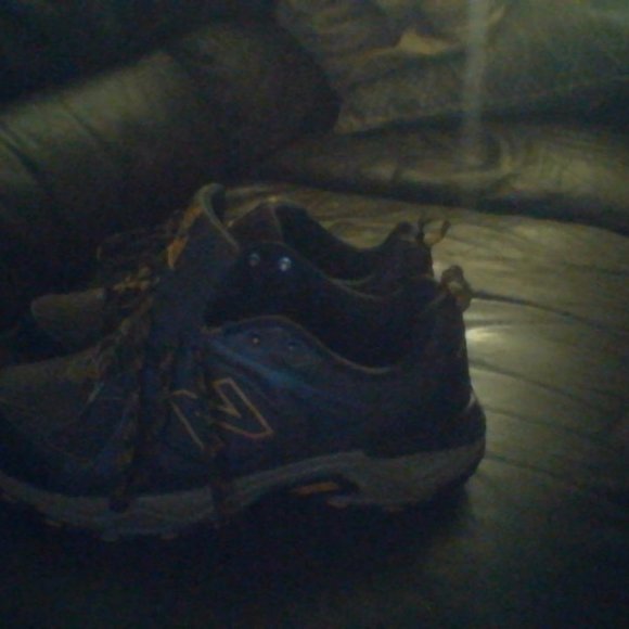 new balance - Picture 2 of 4